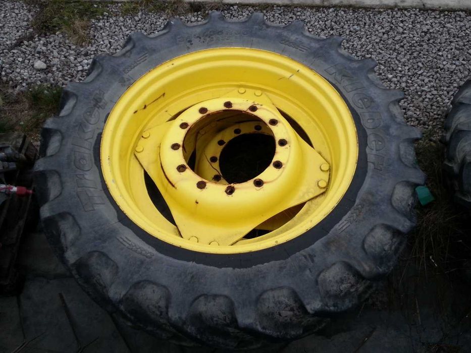 Roti tehnologice inguste pentru orice tip de tractor John Deere