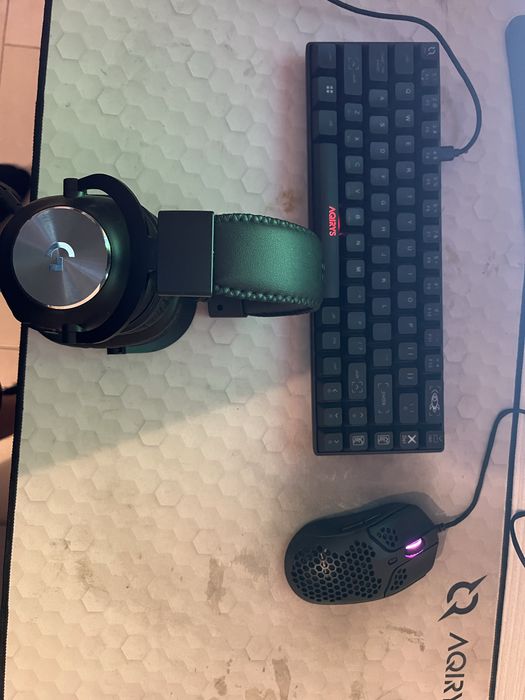 Vand DESKTOP PC cu periferice+scaun
