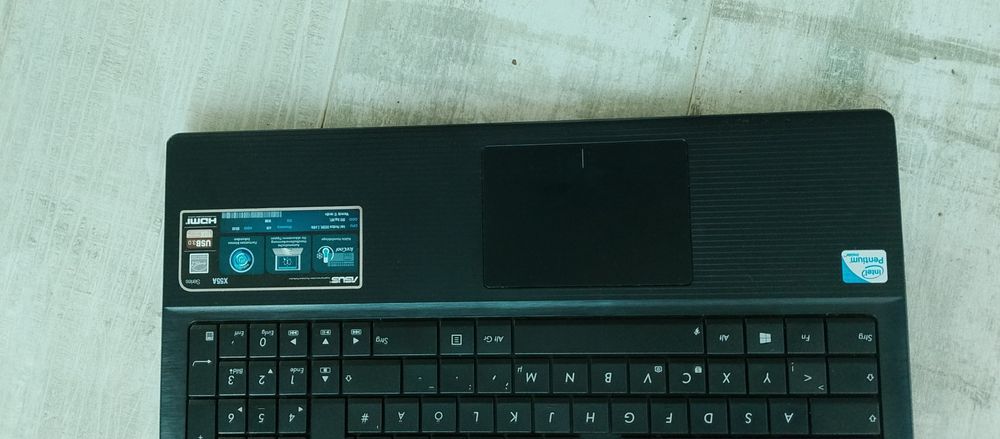 Laptop Asus, în stare foarte buna