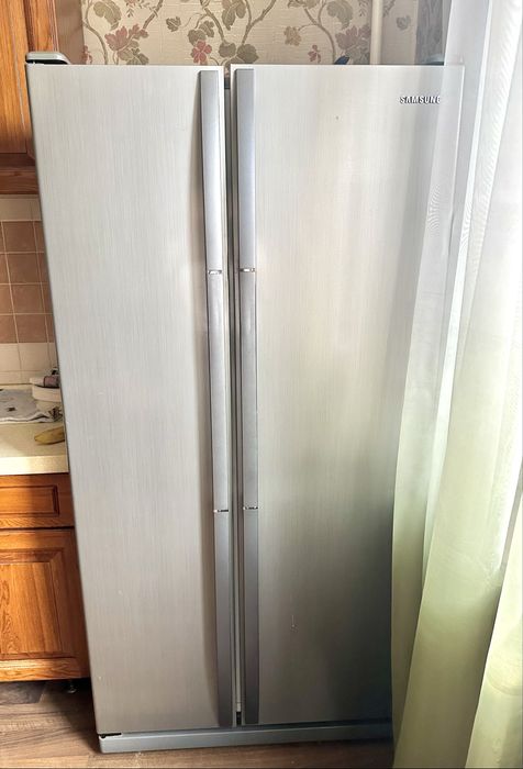 Холодильник Samsung side by side двухдверный  бу