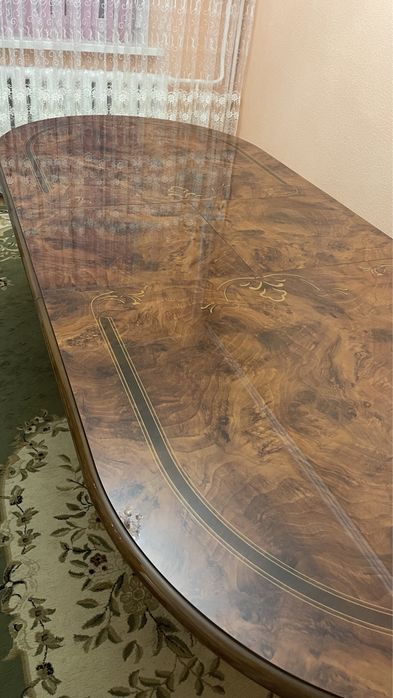 Продается стол обеденный