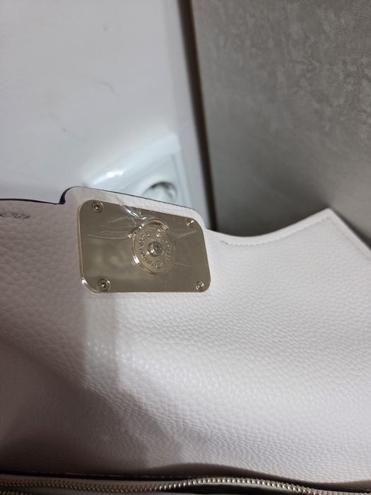 Дамска чанта guess