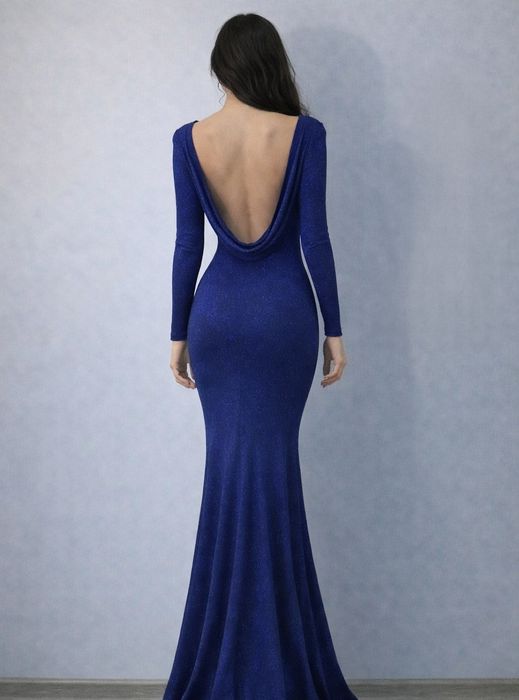 Дълга рокля с гол гръб