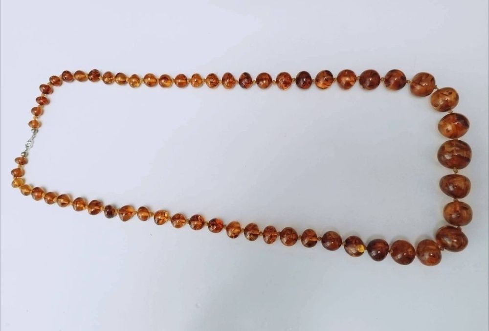 Vechi colier lant din chihlimbar natural baltic, de culoarea mierii, cu inchizatoare din argint 925, cabochon oval