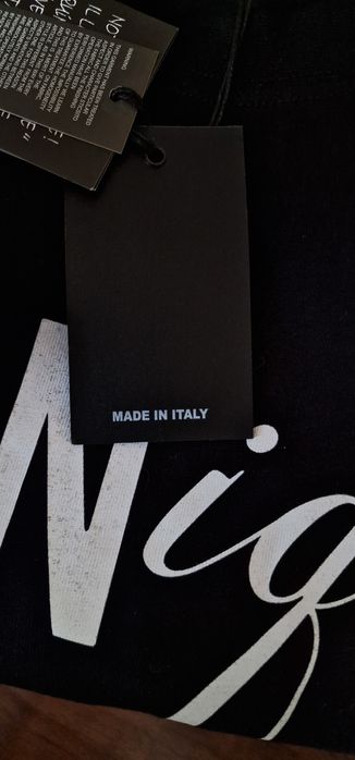 Оригинална черна тениска Dsquared2, модел ICONique (100% памук!)