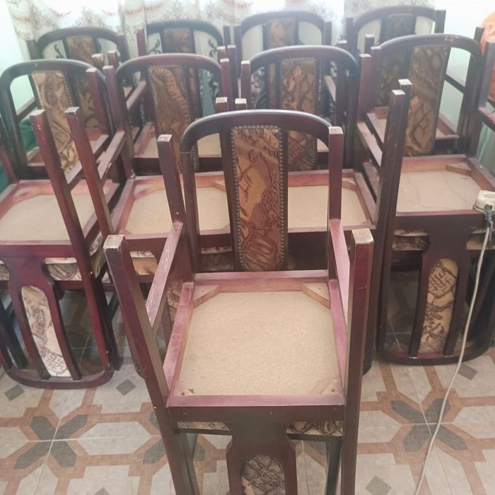 Продаются стулья, чистое дерео