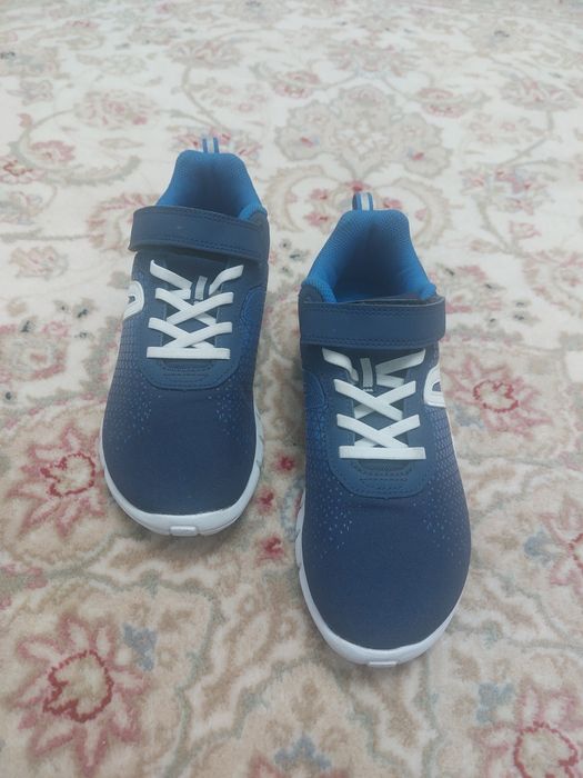 Papuci sport, mărimea 38, bleumarin cu alb