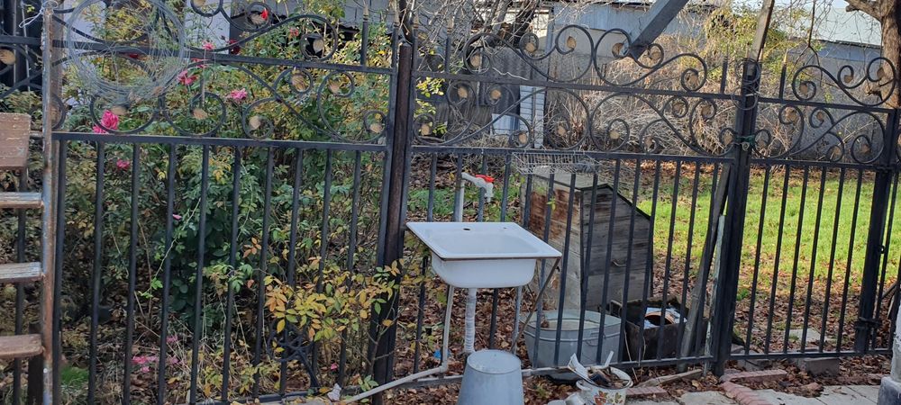 Забор металлический с пиками