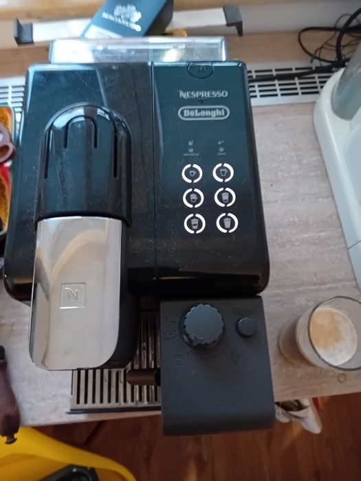 Aparat de cafea nespresso delonghi