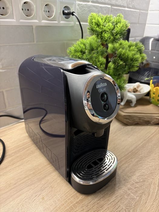 Кафе машина Lavazza blue 2бр.