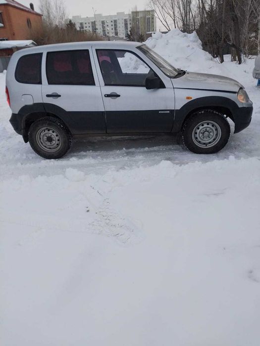 нива шевролет 2011 года бензин