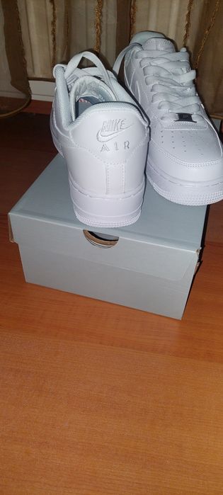 Nike Air Force triple white