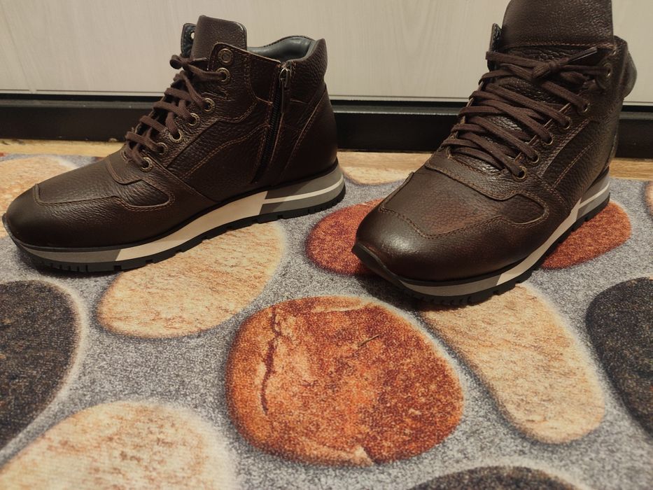 Продам  кроссовки зима