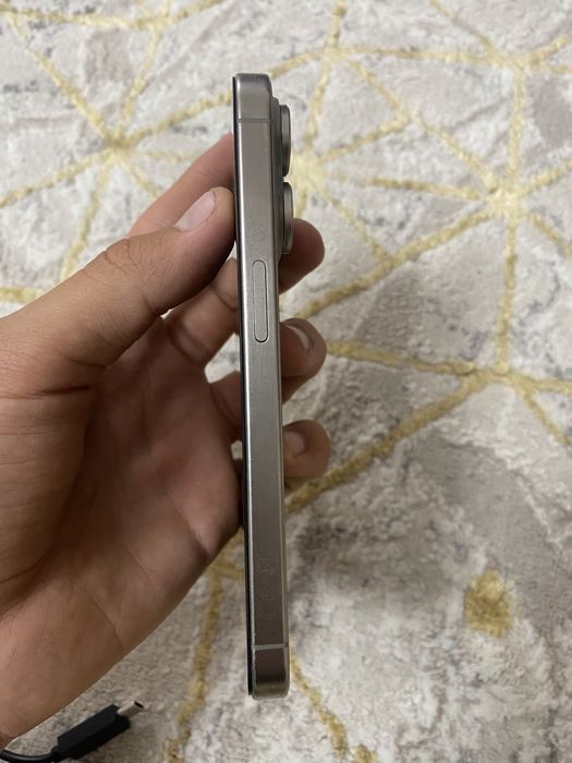 Iphone 15 pro titan
