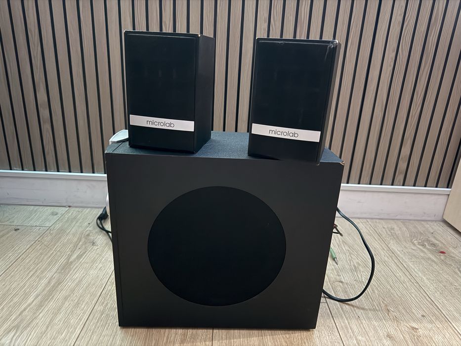 Microlab m-930 2.1 стереопара с сабвуфером.