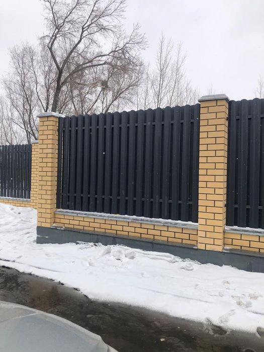 Забор из евроштакетника