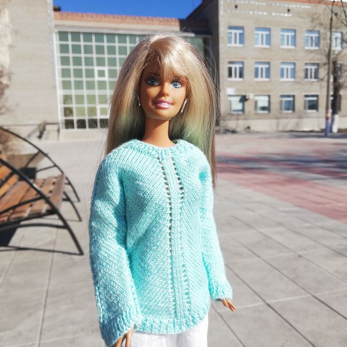 Свитер для куклы Барби