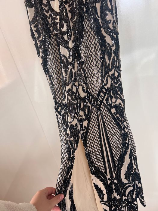 Официална рокля по тялото