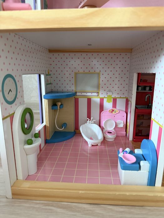 Продам кукольный домик