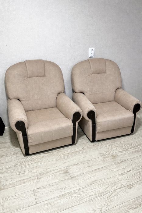 Продам два кресла и диван