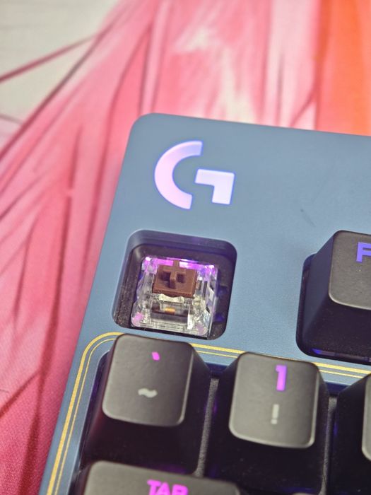 Logitech G Pro & LOL механична клавиатура brown swich