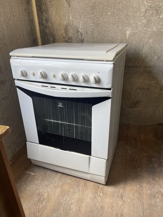 Продается газовая плита Indesit