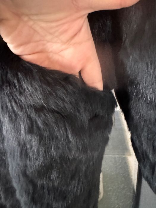 Blană neagră lungă de iepure