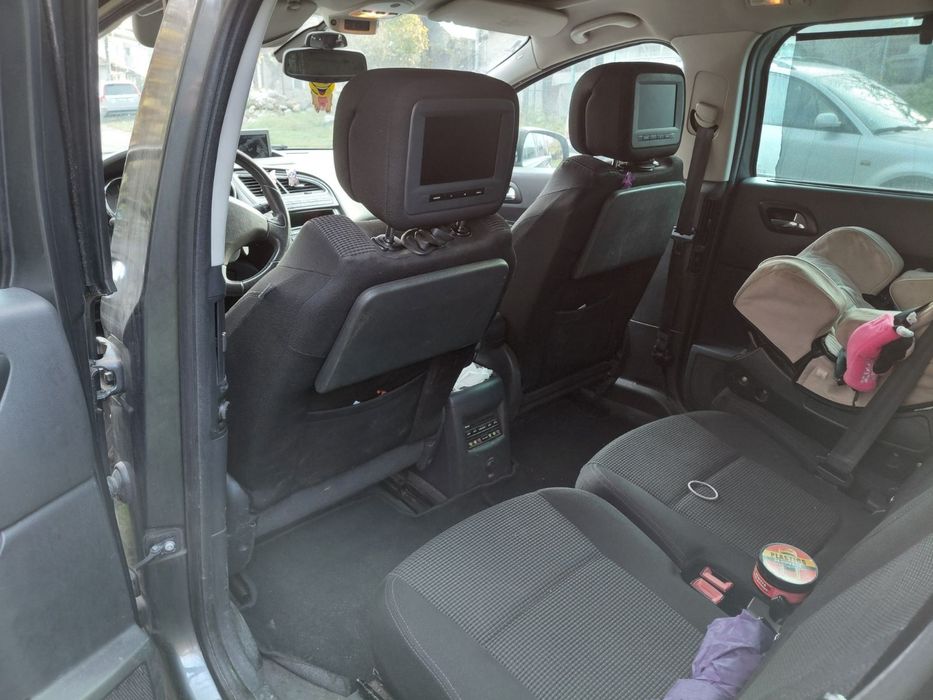 Продава се Peugeot 5008