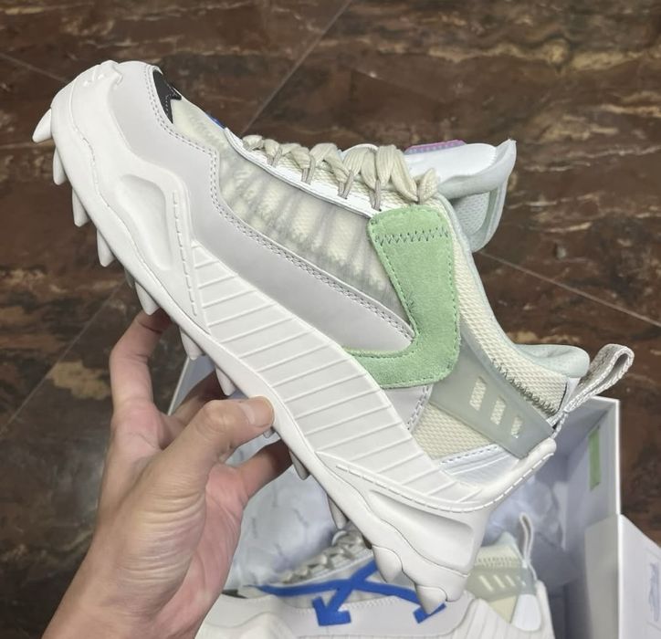 Adidasi off white odsy1000