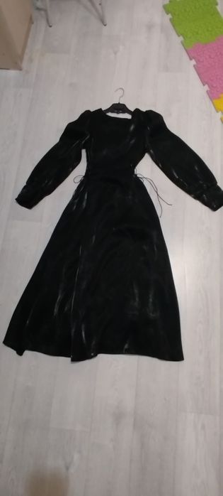 Продам черный  модный платье