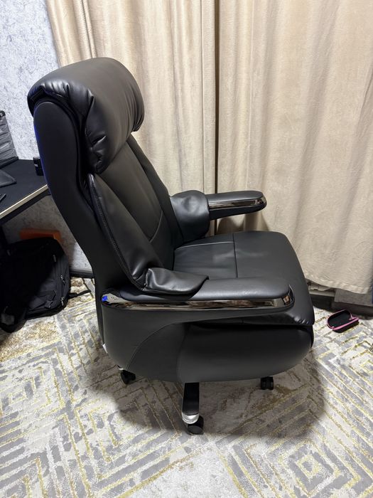 Продам кресло руководителя