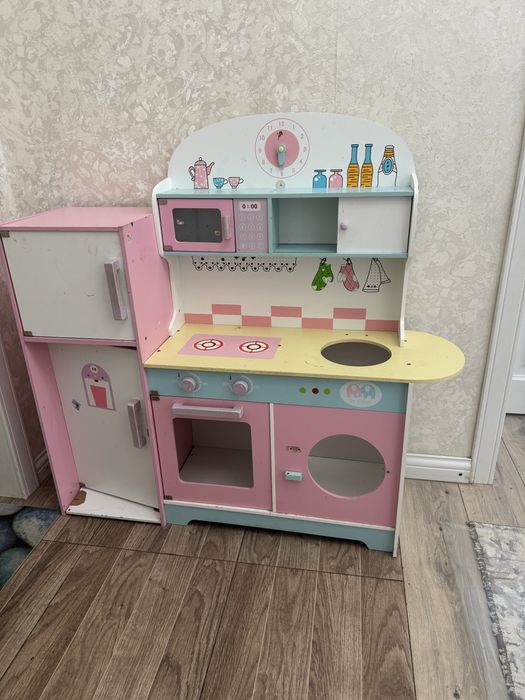 Отдам за фрукты детская кухня ,дверцу модно сдедлать ,болты потерялись