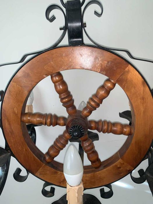 Candelabru rotund din lemn cu fier forjat