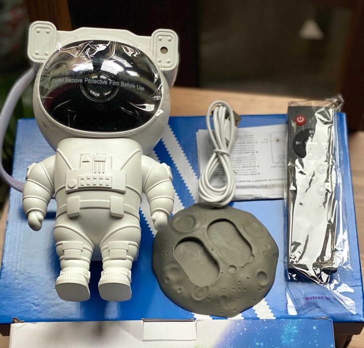 Lampa led ASTRONAUT cu proiector galaxy
