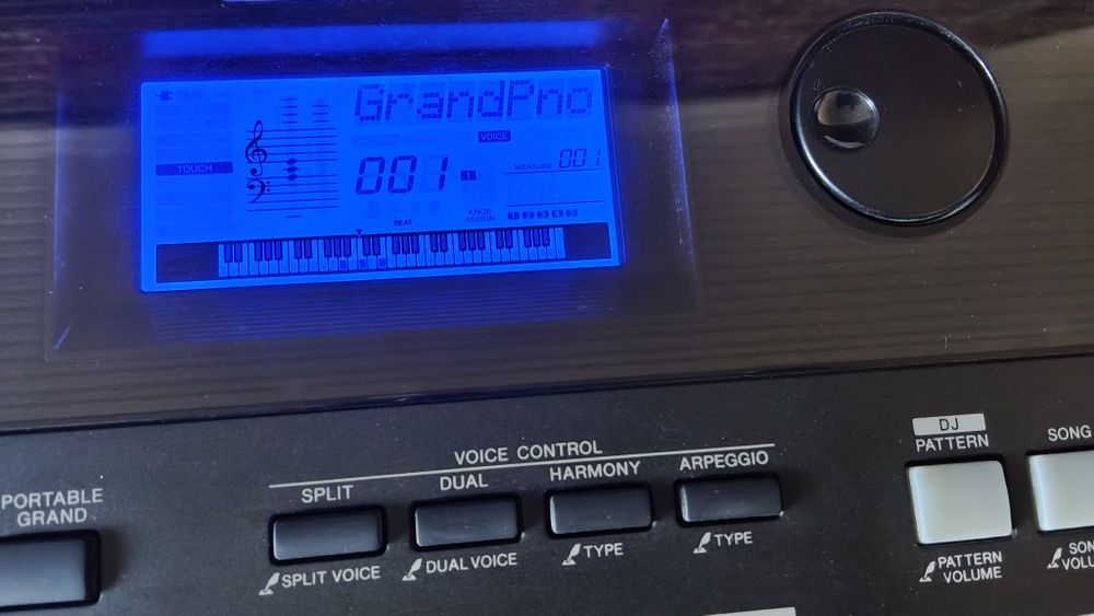 Синтезатор Yamaha PSR-E433, б/у
