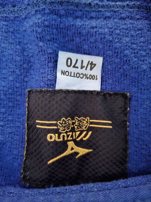 Кимано с поисам жолти