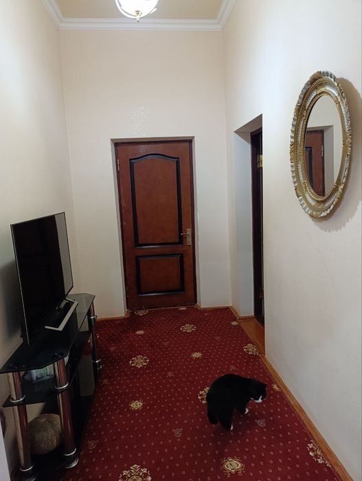 Янгибозор тумани марказидаги ховли уй сотилмоқда.
348 кв.м. уй, 7.26 с