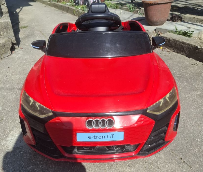 Акумулаторна 12V AUDI RS ETRON GT с кожена седалка и родителски контро