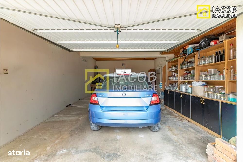 Casa, anexe, 3762 mp teren, 25000 mp padure, Comanesti, jud. Bacau
