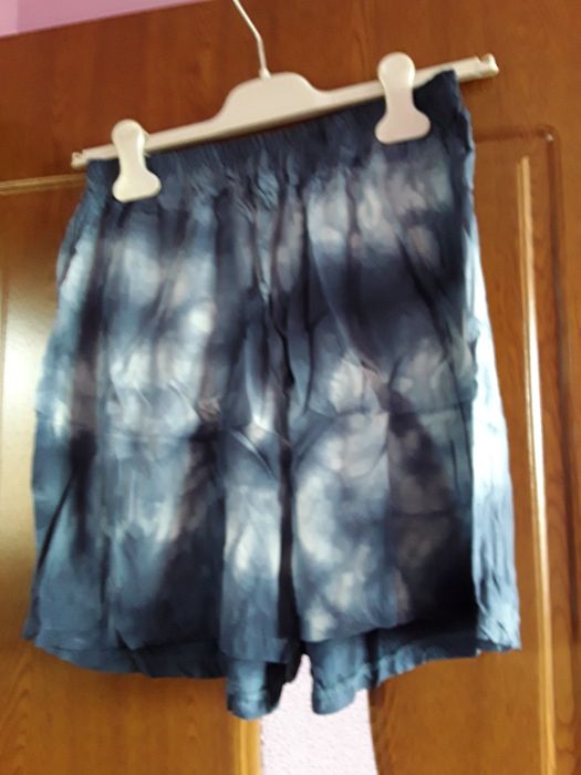 Vând Pantaloni Scurți de Damă Mărimea L-XL Noi