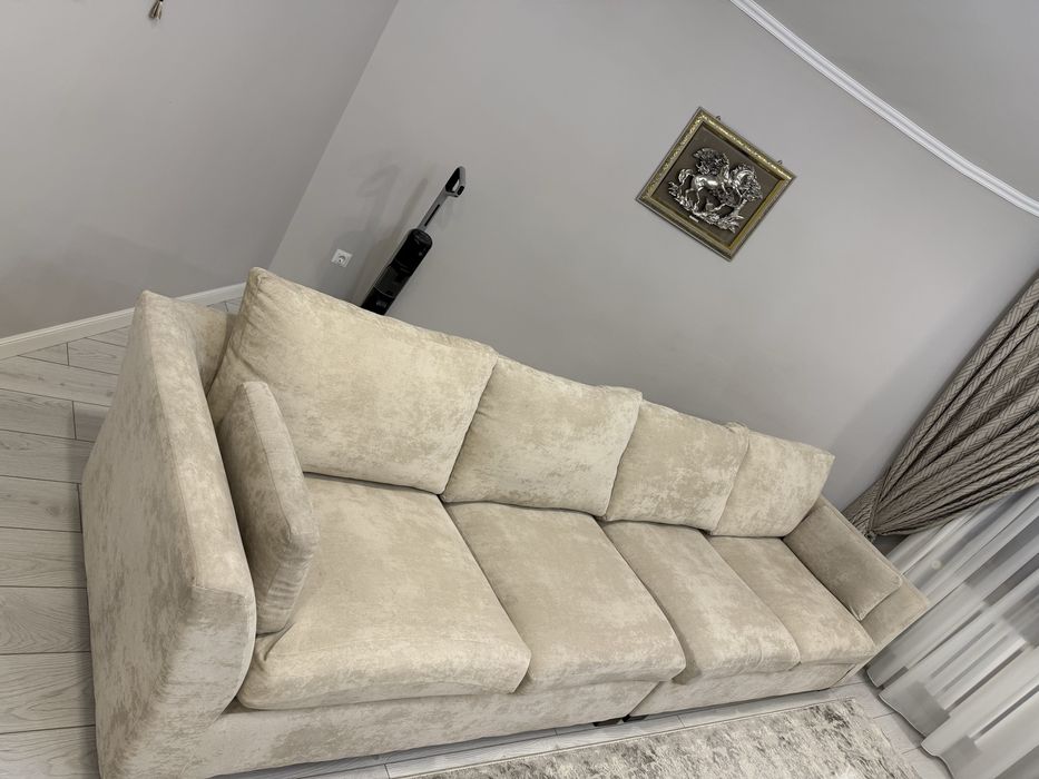 Диван цвет бежевый