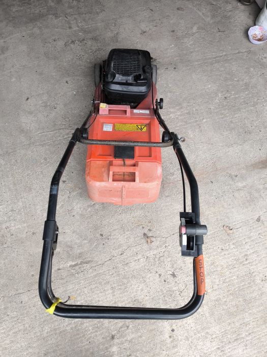 Бензинова косачка