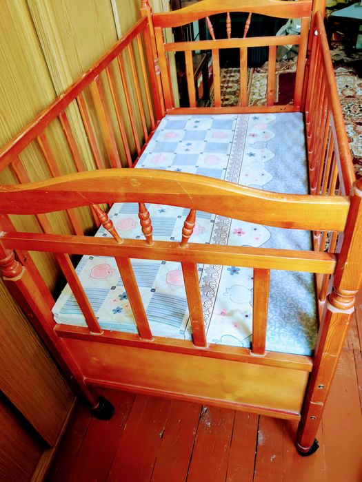 Детская кроватка