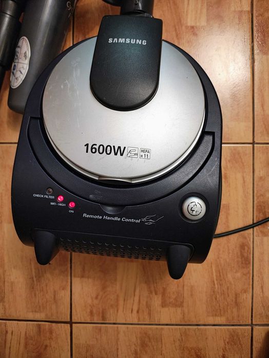 Aspirator Samsung fara sac filtru Hepa si rezerva