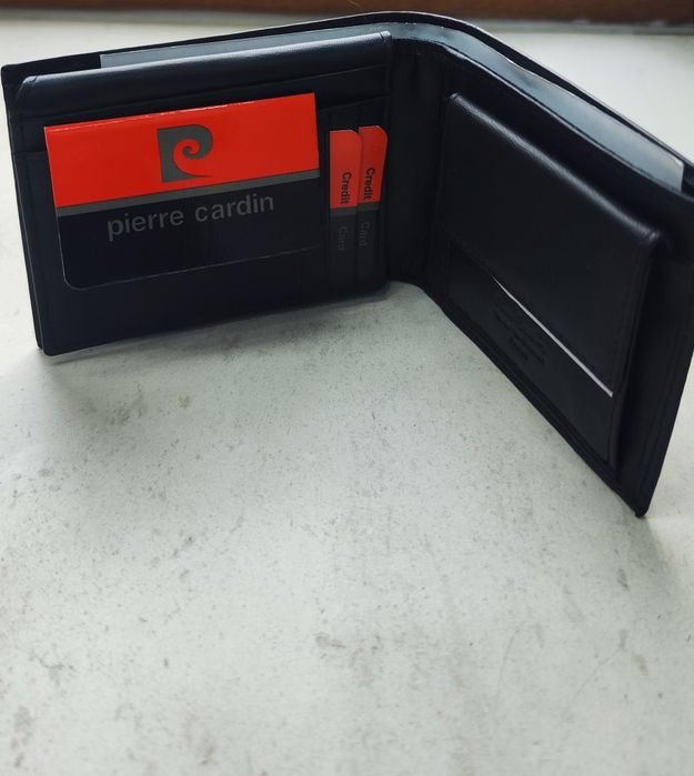 Естествено кожено портмоне от Pier Carden.