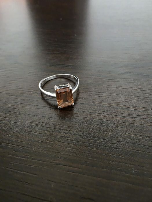 Inel aur cu piatra sultanit