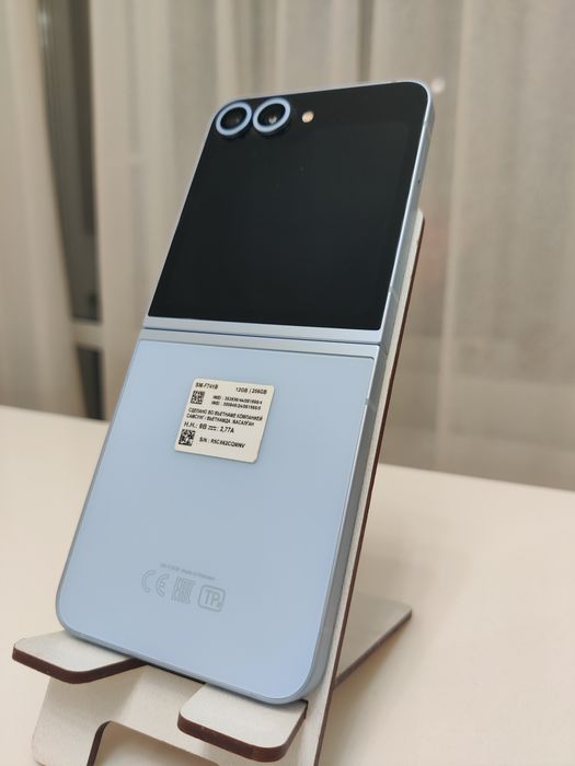 Samsung Z flip 6 12/256  обмен