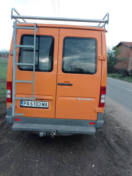 Мерцедес Спринтер.