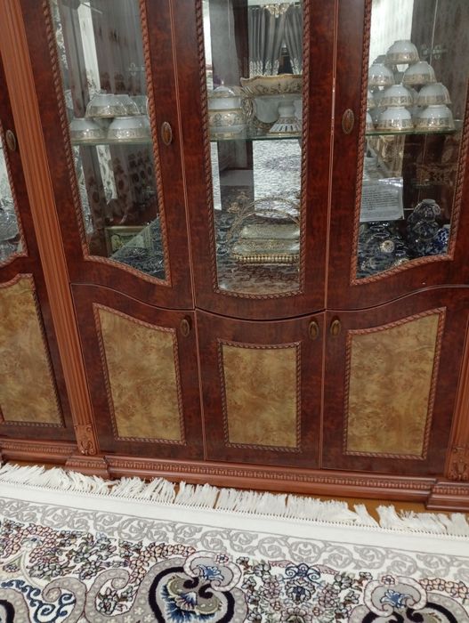 Горка стенка сотилади