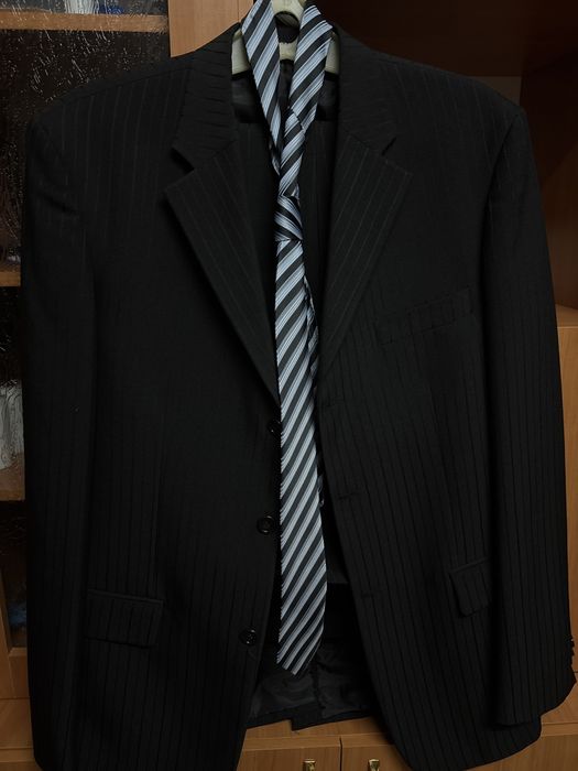 Продам классический костюм двойка .